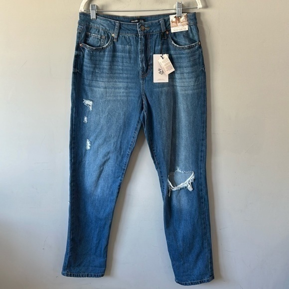 Sincerly Jules Denim - The Boy Jean Sincerely Jules Distressed NWT JEANS size 7/28
NWT